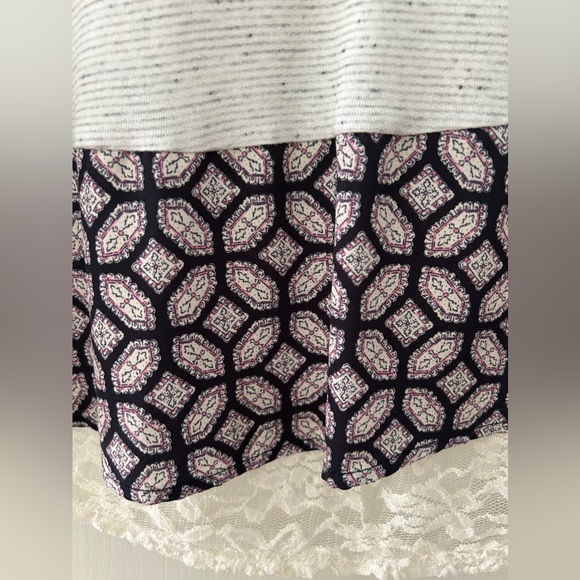 Daytrip Cute Short Sleeve Laced Back Top Shirt. Size Medium - Picture 4 of 14